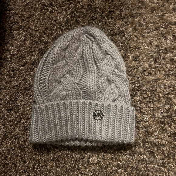 Michael Kors Scarf, Hat and Matching gloves! - Picture 3 of 5